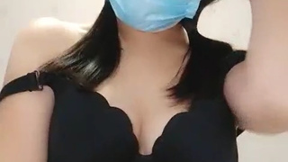 小隻馬學生妹搔首弄姿弄得哥哥硬梆梆