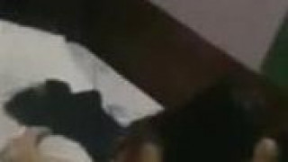 白富美漂亮美女和朋友一起健身時被教練的肌肉深深吸引住,結束後直接到酒店開房,沒想到朋友竟然在偷拍！