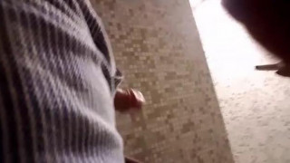 香港緩交女後樓梯口爆