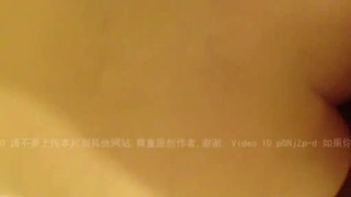 [國語]在家裏把白嫩的老婆操爽了趁她沒註意偷著拍的小露臉