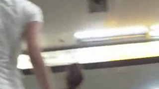 一路尾随偷拍裙底 扒糗事最新地址 www.91baqiushi.com