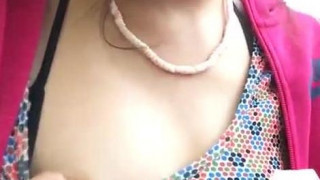 Une jeune nana exhib nous montre timidement ses seins en video d’exhib Sublime cette jeune femme, je suis certain qu’elle voudrait bien du