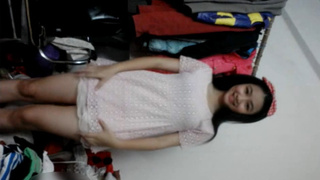 藝校萌妹搞怪自拍 這一脫逗得我們好樂 2