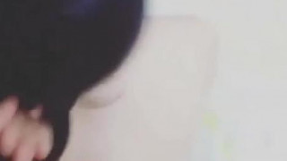 莹莹像狗一样趴着，被主人灌精！强力的抽插小骚逼！啊啊啊啊啊啊啊啊啊啊啊啊啊啊啊……好充实！