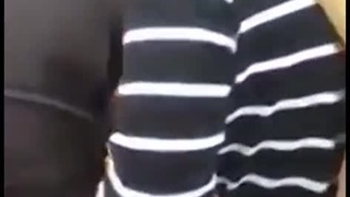 悍婦當家暴打女賊！掀開長裙露出她的私密三角...豹紋內衣吸引眾人圍觀：那塊特別黑