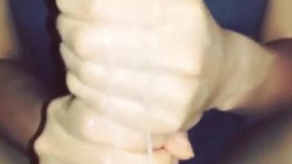 화려한 손놀림 이정도면 버틸수있는사람없지 지린다 암캐 제보 노예 연락 바람 제보틱톡: kreaaaew