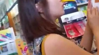 Found a young pretty chinese girl in the bookstore, she is looking for the book and I’m looking for her upskirt