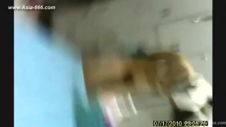 : 这是一部在大学澡堂的偷拍视频，众多女学生在浴室里洗澡更衣，赤裸的身体在手机摄像头下春光乍泄，充满着无限诱惑，赶快跟着视频去看一下真是的女生澡堂吧。 this is an university bashroom voyeur video,just view beautiful girl’s naked body. 汤不热交流群365302768