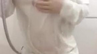 大波港女濕身誘惑