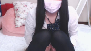 日本知名網站付費直播 這年代還在穿過膝長襪的單純學生妹