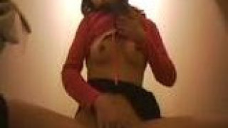 美女用紙巾自慰