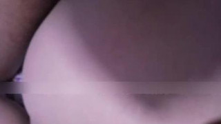 边打牌边群P果冻般白嫩皮肤老婆