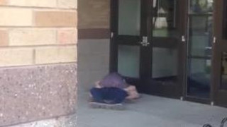 竟在教堂門口榨取體液來「做愛」的見證