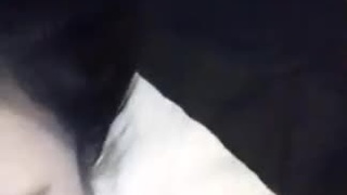 按摩師賺到！大奶女主播被摸到好想要！濕漉漉的鮑魚就這樣任人品嘗：還幫咬