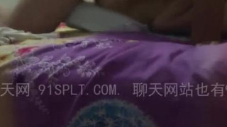 新婚夫妻玩內射！老公問說有多騷～嫩妻：我是騷貨，射進去喔！（有影）