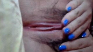 [特寫自拍]長毛小處女～妹妹微開！露出濕潤黏液～隱約還能看到膜（有影）