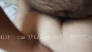 啪啪上女友，她突然打電話！大力撞擊看看對方會不會發現（有影）