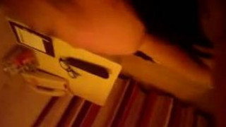 [自拍微露]女友演技超好～後入啪啪不會喘！跟朋友聊得很開心（有影）