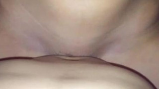 稚嫩人妻女上位，頂到底一直喘：太深了～嗚！ （有影）