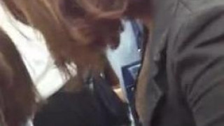 露點走光偷拍-搭捷運時遇到正妹~抱歉我不小心看到你奶頭走光了