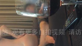 [飯店３Ｐ]帶包養大學生和老友玩遊戲，骨頭差點被她玩散架！連續口爆被吸的很過癮（有影） - 2