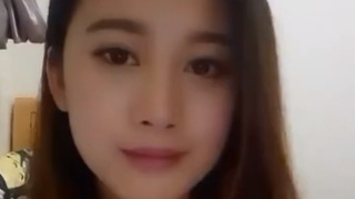 你同學知道你這樣嗎？摸沒幾下騷逼就大淹水！帶毛的三角洲讓人好想頂撞