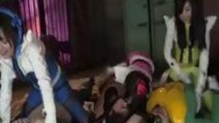 3人組の痴女レイヤーが男を交換し合いながら搾精する！