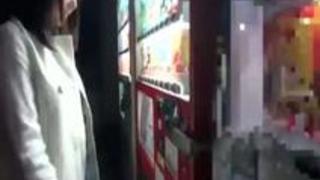 【浜崎真緒】露出ドライブ、DVDショップ露出、公衆トイレフェラ抜き、容赦ない羞恥プレイで巨乳美女を辱めまくる野外調教！ - 3