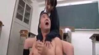 完全にドM向け、アイドル級美少女にビンタ・顔面騎乗でいじめられちゃうAV