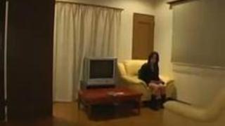 【無修正】松岡理穂(まつおかりほ) 厭らしい目つきが堪らない黒髪の素人娘が尻穴に指を突っ込まれコンドーム無しの生はめにもん絶！