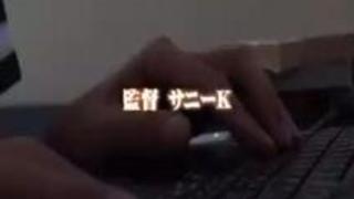 《継母/胸チラ》言われるがままに足をマッサージすると、艶めかしい声を漏らす継母がエロすぎる