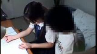 大学生の家庭教師の先生の言いなりでキスしちゃうバカなJKですｗｗｗ