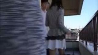 ぐっすりと眠る美人な人妻。そこに静かに近づいて犯す・・・