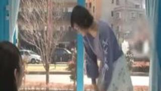 まさかの中田氏に戸惑いまくる素人の美女！無理矢理肉棒を挿入されちゃって感じまくってるんだけど