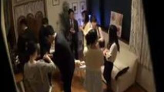 異業種交流会で一流企業勤務のフリをして玉の輿を狙っている美人OLをナンパすると入れ喰い状態。 自宅に連れ込みマッサージした…