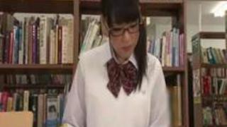 図書室で無理やり犯される清楚系JK