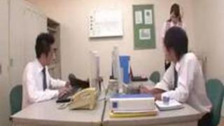 【大場ゆい】黒ストッキングがエロい美脚美人OLの痴女責めベロチュー