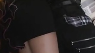 jeunes japonaises従業員は、ペロテスを列車に乗せた