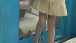 【MM号】「挿れてみたいですか？」清涼感あふれる幼妻が童貞クンを見事に筆おろし！