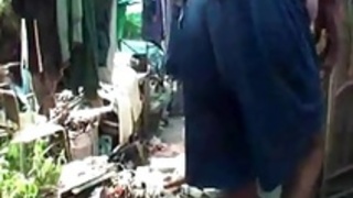 若い日本の妊婦は、ホームレスの男とセックスする