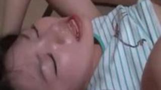 日本の若手ティーン・マリン・アーンと昔のナイス・ダード