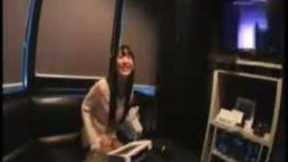 お一人様カラオケ女子を突撃！いおり(20)大学生→清潔感漂う超美形少女が何故1人でカラオケを？→みんなの前だと恥ずかしいから！…