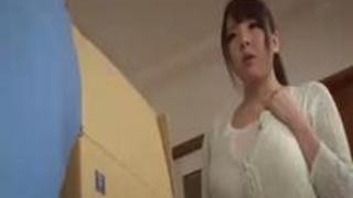 【田中瞳】思わず巨根を頬張りフェラする人妻