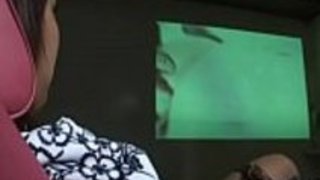 日本の肛門はグループに釘付け