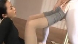 Javティーンアイドルは彼のトレーナーによって熱狂した