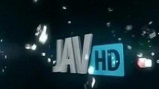 彼女の毛深いニャンニャンで床に激しくセックスされた巨乳のベイビーミツオツジイ