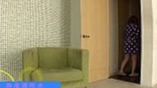 オリエンタルな3人のファックを刺激する