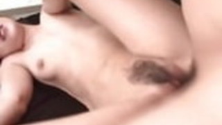 彼女の大きなおっぱいで驚くべきハードコアのセックスと精液