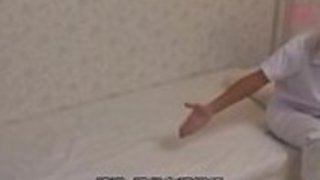 彼氏持ちの女の子がヤリチンマッサージ師に電マ責めされ喘ぐ