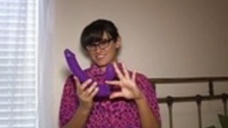 私はあなたが着ることを望むパンティーのペアを出す